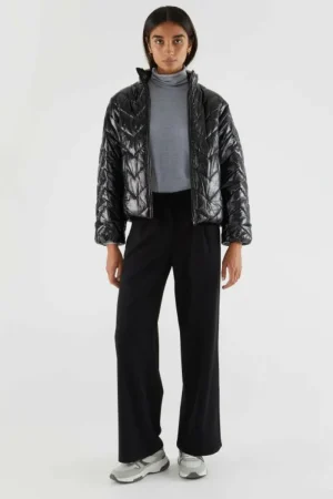 abrigo_corto_acolchado_br_0.webp Abrigo corto acolchado brillante negro-COMPAÑIAFANTASTICA New