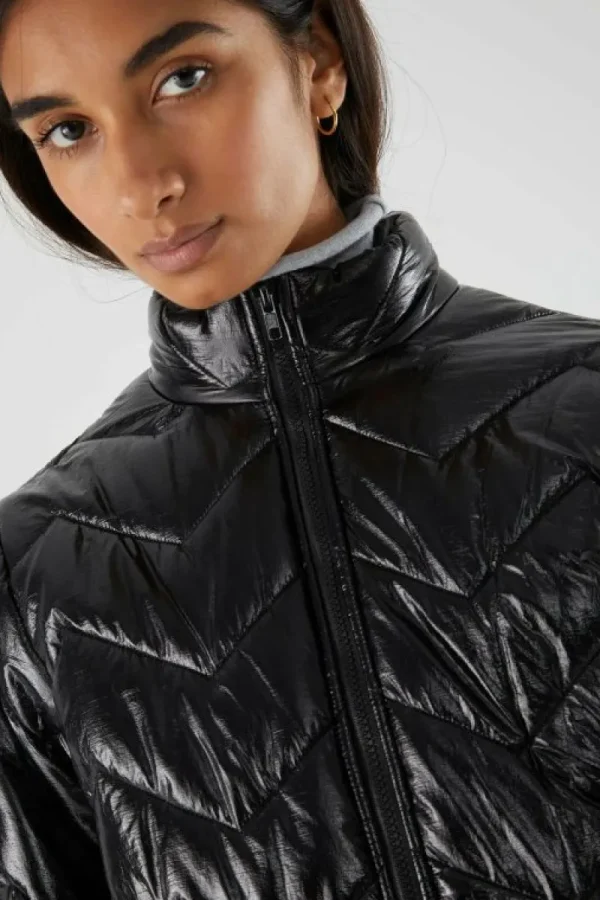 Abrigo corto acolchado brillante negro-COMPAÑIAFANTASTICA New