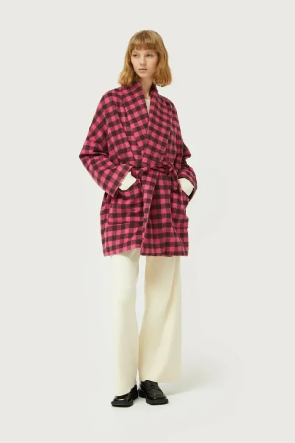 abrigo_corto_con_cinturn__0.webp Abrigo corto con cinturón cuadros rosas-COMPAÑIAFANTASTICA Discount