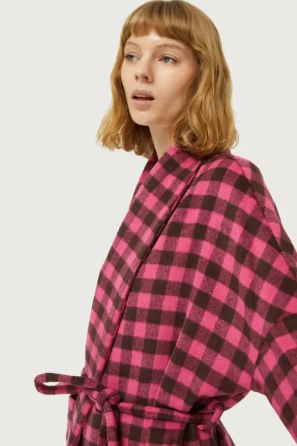 abrigo_corto_con_cinturn__2.webp Abrigo corto con cinturón cuadros rosas-COMPAÑIAFANTASTICA Discount