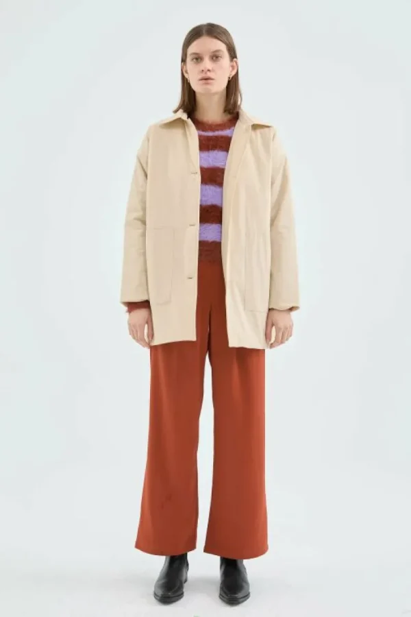 Abrigo corto en tejido técnico beige-COMPAÑIAFANTASTICA New