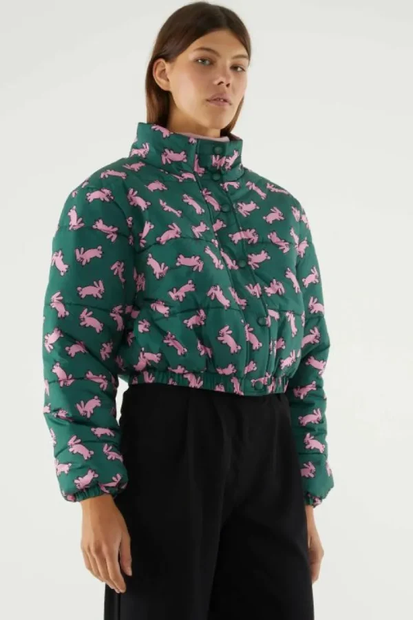 abrigo_plumfero_corto_con_0.webp Abrigo plumífero corto con estampado de conejos-COMPAÑIAFANTASTICA Online
