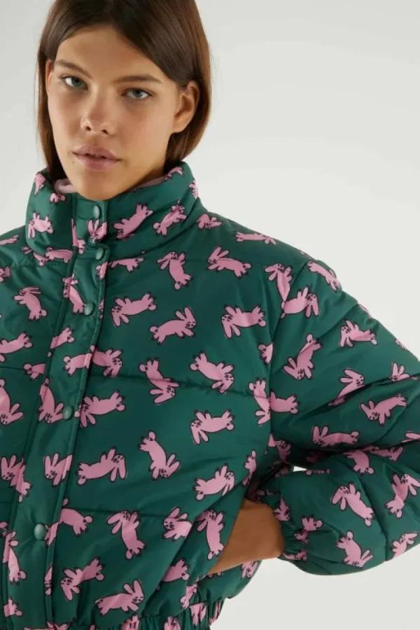 abrigo_plumfero_corto_con_3.webp Abrigo plumífero corto con estampado de conejos-COMPAÑIAFANTASTICA Online