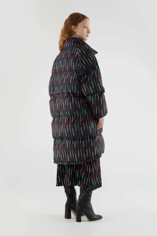 abrigo_plumfero_midi_con__2.webp Abrigo plumífero midi con estampado de rayas negro-COMPAÑIAFANTASTICA Discount