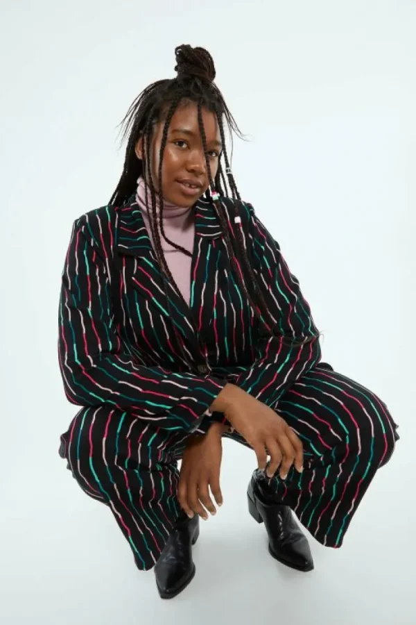 blazer_de_traje_con_estam_3.webp Blazer de traje con estampado de rayas negro-COMPAÑIAFANTASTICA Hot