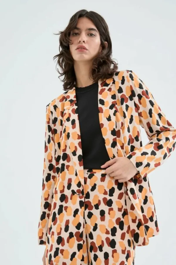 blazer_fluida_de_traje_co_0.webp Blazer fluida de traje con estampado de lunares-COMPAÑIAFANTASTICA Discount