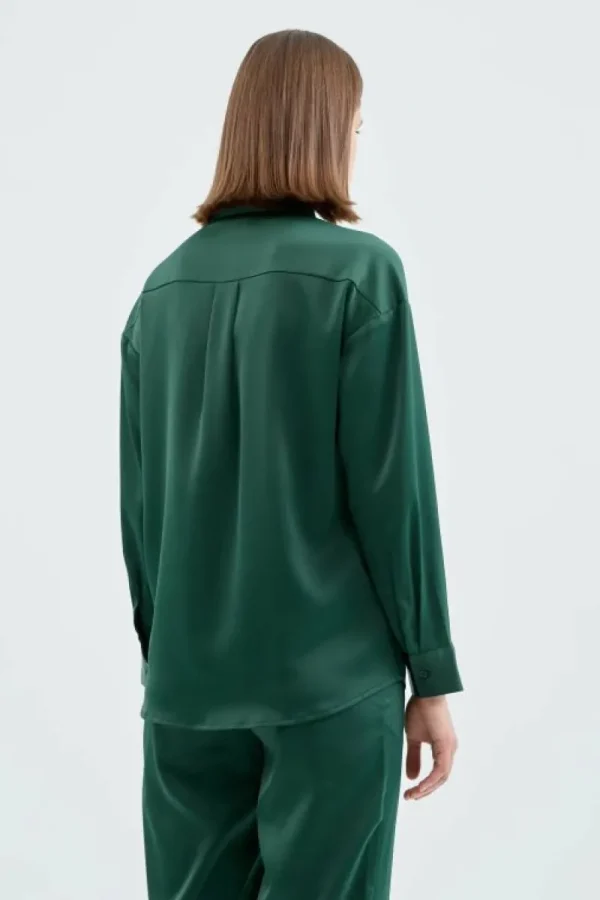 camisa_de_manga_larga_sat_2-1.webp Camisa de manga larga satinada verde-COMPAÑIAFANTASTICA Cheap