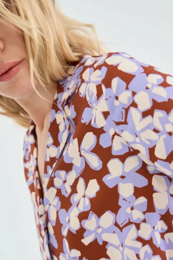 camisa_fluida_de_manga_la_6.webp Camisa fluida de manga larga con estampado floral-COMPAÑIAFANTASTICA Discount