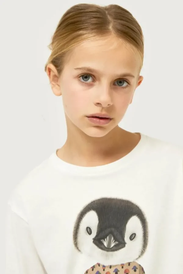camiseta_de_nia_con_print_2-6.webp Camiseta de niña con print de pingüino blanca-MINI New