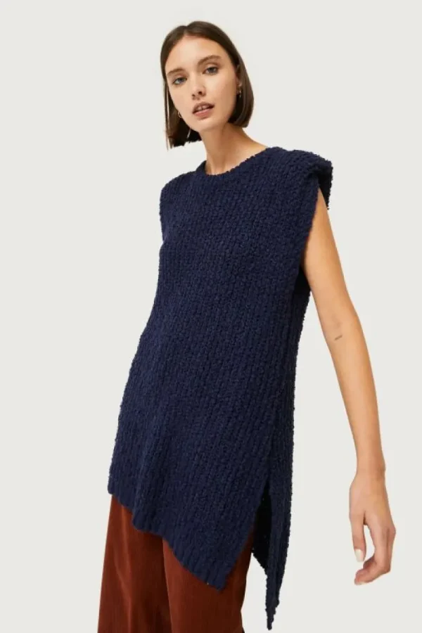 chaleco_de_punto_grueso_a_2.webp Chaleco de punto grueso azul marino-COMPAÑIAFANTASTICA Hot