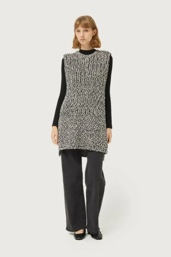 chaleco_de_punto_grueso_b_0.webp Chaleco de punto grueso blanco y negro-COMPAÑIAFANTASTICA New