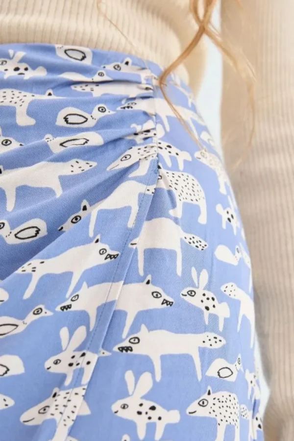 falda_corta_cruzada_con_e_4-1.webp Falda corta cruzada con estampado de animales-COMPAÑIAFANTASTICA Discount