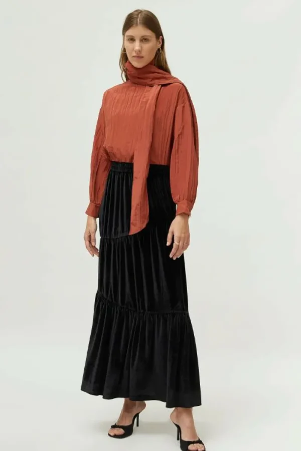 Falda larga terciopelo con fruncidos negra-COMPAÑIAFANTASTICA Best