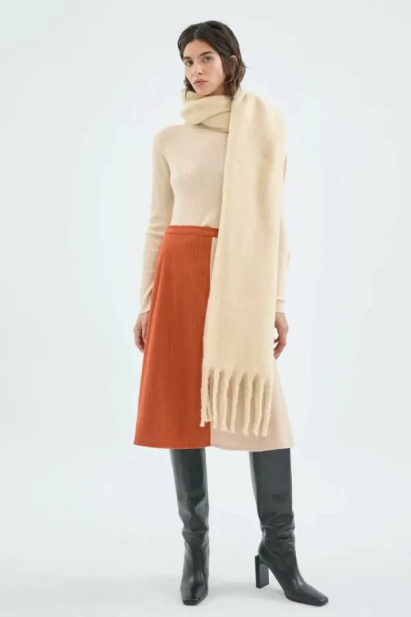 falda_midi_de_pana_de_tir_4.webp Falda midi de pana de tiro alto bicolor beige-COMPAÑIAFANTASTICA Best Sale