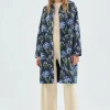 gabardina_midi_con_estamp_4.webp Gabardina midi con estampado floral azul-COMPAÑIAFANTASTICA Online