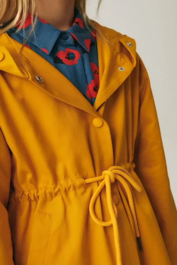 gabardina_unisex_con_capu_2.webp Gabardina unisex con capucha amarilla-MINI Flash Sale