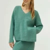 jersey_cuello_pico_verde_2.webp Jersey cuello pico verde-COMPAÑIAFANTASTICA Best
