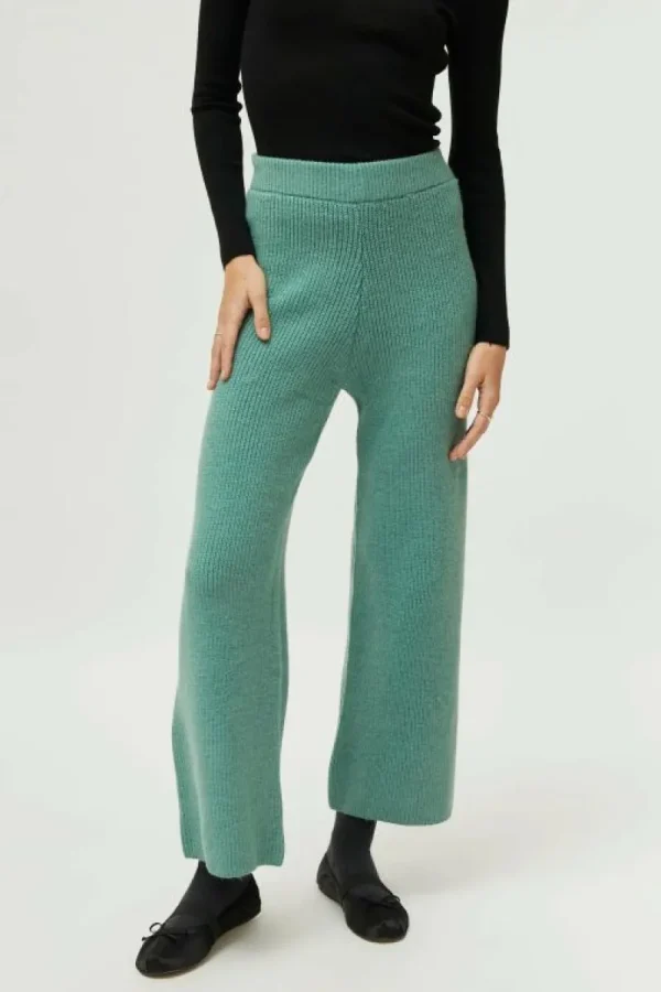 pantaln_ancho_de_punto_ve_2.webp Pantalón ancho de punto verde-COMPAÑIAFANTASTICA Store