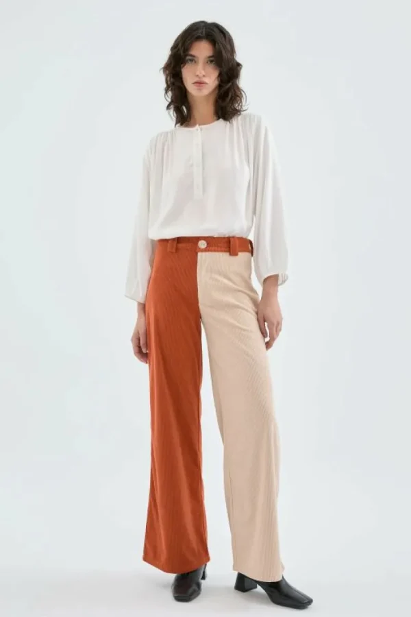 pantaln_largo_en_pana_de__0.webp Pantalón largo en pana de tiro alto bicolor beige-COMPAÑIAFANTASTICA Flash Sale