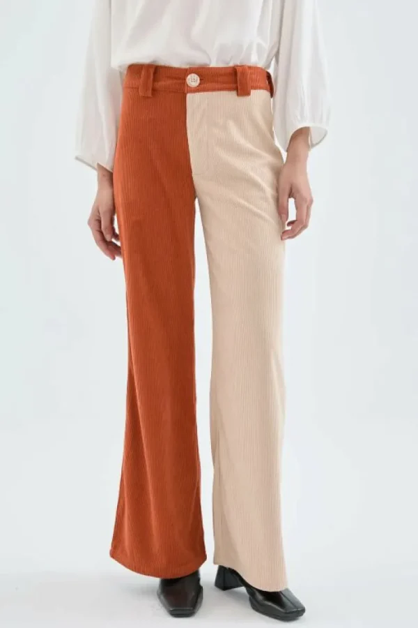 pantaln_largo_en_pana_de__3.webp Pantalón largo en pana de tiro alto bicolor beige-COMPAÑIAFANTASTICA Flash Sale