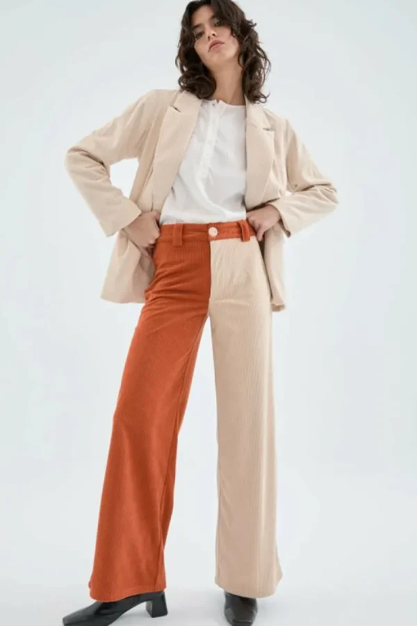 pantaln_largo_en_pana_de__4.webp Pantalón largo en pana de tiro alto bicolor beige-COMPAÑIAFANTASTICA Flash Sale