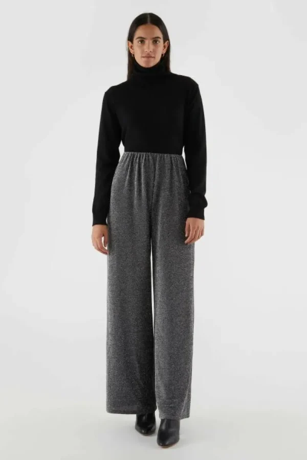 pantaln_largo_recto_brill_0.webp Pantalón largo recto brillante plateado-COMPAÑIAFANTASTICA Hot