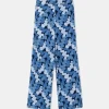 pantaln_largo_recto_con_e_1-1.webp Pantalón largo recto con estampado abstracto azul-COMPAÑIAFANTASTICA New