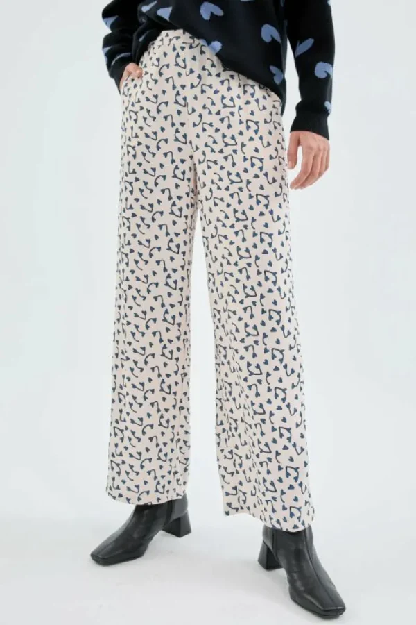 pantaln_largo_recto_con_e_2-6.webp Pantalón largo recto con estampado de corazones-COMPAÑIAFANTASTICA Sale