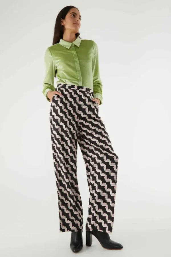 pantaln_largo_recto_con_e_2.webp Pantalón largo recto con estampado geométrico negro-COMPAÑIAFANTASTICA Sale