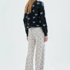pantaln_largo_recto_con_e_3-6.webp Pantalón largo recto con estampado de corazones-COMPAÑIAFANTASTICA Sale