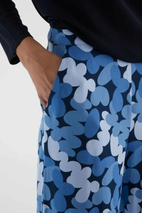 pantaln_largo_recto_con_e_4-1.webp Pantalón largo recto con estampado abstracto azul-COMPAÑIAFANTASTICA New