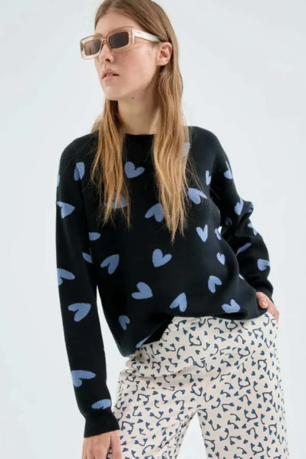 pantaln_largo_recto_con_e_4-6.webp Pantalón largo recto con estampado de corazones-COMPAÑIAFANTASTICA Sale
