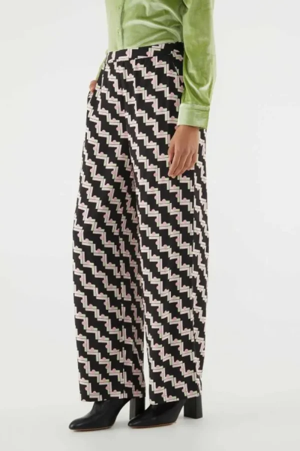pantaln_largo_recto_con_e_5.webp Pantalón largo recto con estampado geométrico negro-COMPAÑIAFANTASTICA Sale