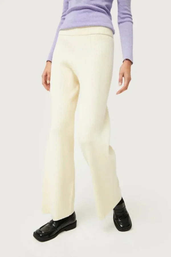 pantaln_recto_de_punto_bl_4.webp Pantalón recto de punto blanco-COMPAÑIAFANTASTICA Store