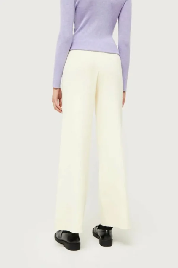 pantaln_recto_de_punto_bl_5.webp Pantalón recto de punto blanco-COMPAÑIAFANTASTICA Store