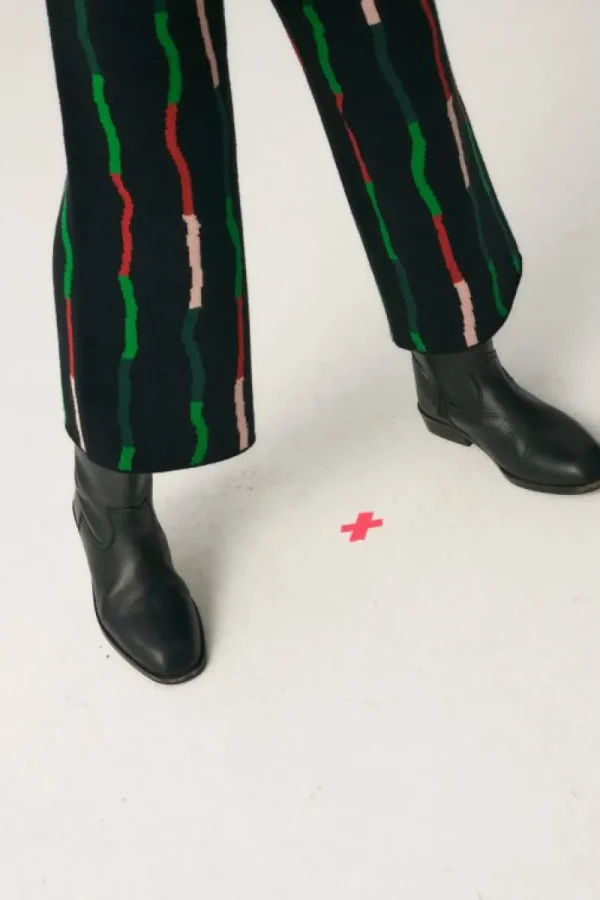 pantaln_unisex_de_punto_c_2.webp Pantalón unisex de punto con estampado de rayas negro-MINI Cheap