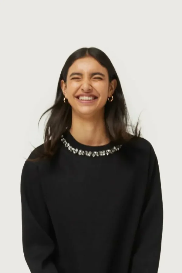 sudadera_con_cuello_joya__3.webp Sudadera con cuello joya negra-COMPAÑIAFANTASTICA Fashion