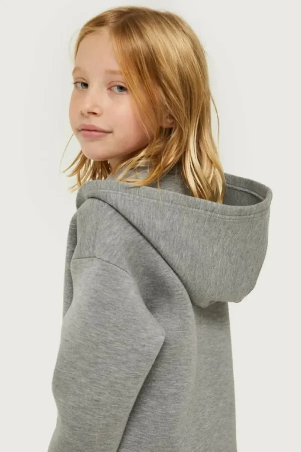sudadera_de_nia_con_capuc_2-1.webp Sudadera de niña con capucha gris-MINI Sale
