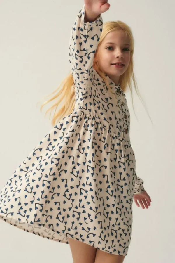 Vestido corto camisero de niña con estampado de corazones-MINI Online