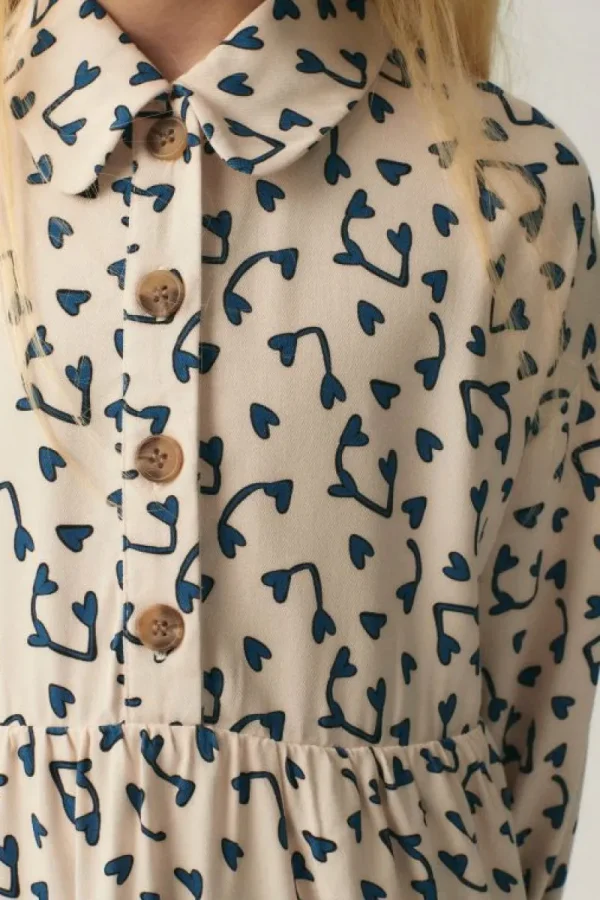 Vestido corto camisero de niña con estampado de corazones-MINI Online
