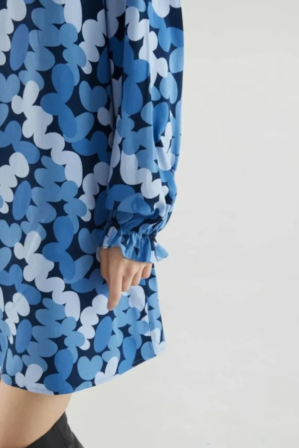 vestido_corto_con_manga_l_5.webp Vestido corto con manga larga y estampado abstracto azul-COMPAÑIAFANTASTICA Online
