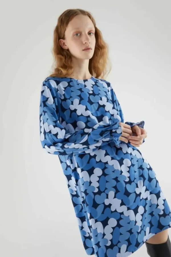 vestido_corto_con_manga_l_6.webp Vestido corto con manga larga y estampado abstracto azul-COMPAÑIAFANTASTICA Online