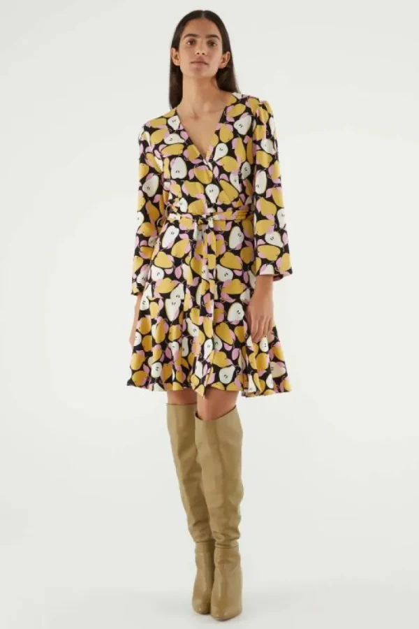 vestido_corto_cruzado_con_3-1.webp Vestido corto cruzado con estampado de peras-COMPAÑIAFANTASTICA Flash Sale