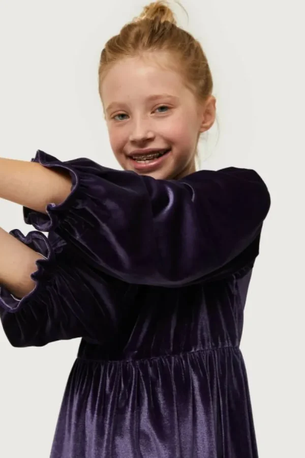 vestido_corto_de_nia_de_t_2.webp Vestido corto de niña de terciopelo morado-MINI Outlet