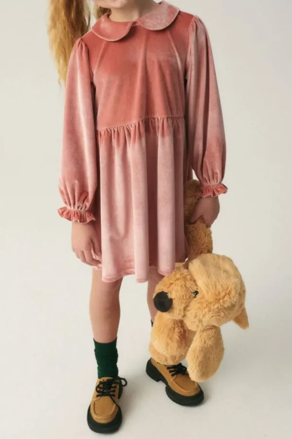 vestido_corto_de_nia_en_t_2.webp Vestido corto de niña en terciopelo rosa-MINI Best Sale