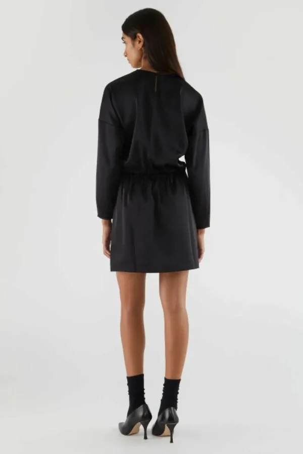 Vestido corto satinado con manga larga negro-COMPAÑIAFANTASTICA Hot