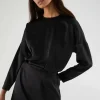 Vestido corto satinado con manga larga negro-COMPAÑIAFANTASTICA Hot