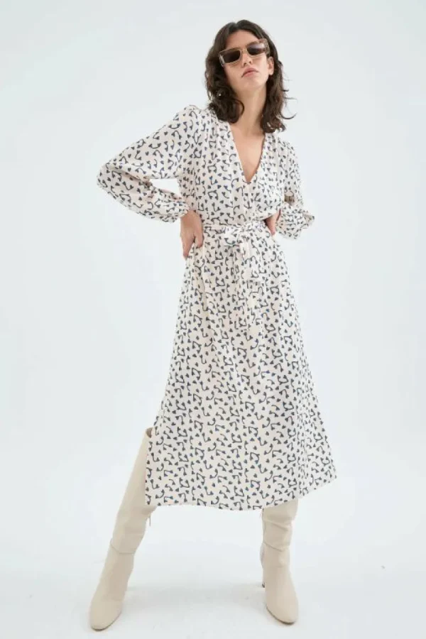 vestido_midi_camisero_con_6-1.webp Vestido midi camisero con estampado de corazones-COMPAÑIAFANTASTICA Online