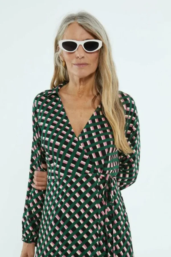 vestido_midi_cruzado_con__2-1.webp Vestido midi cruzado con estampado geométrico-COMPAÑIAFANTASTICA Online