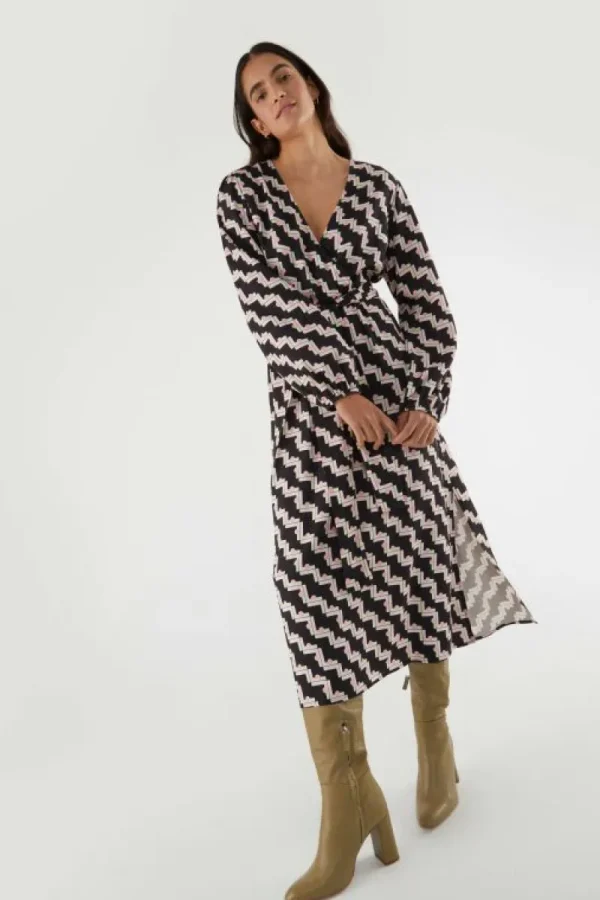 Vestido midi cruzado con estampado geométrico negro-COMPAÑIAFANTASTICA Online